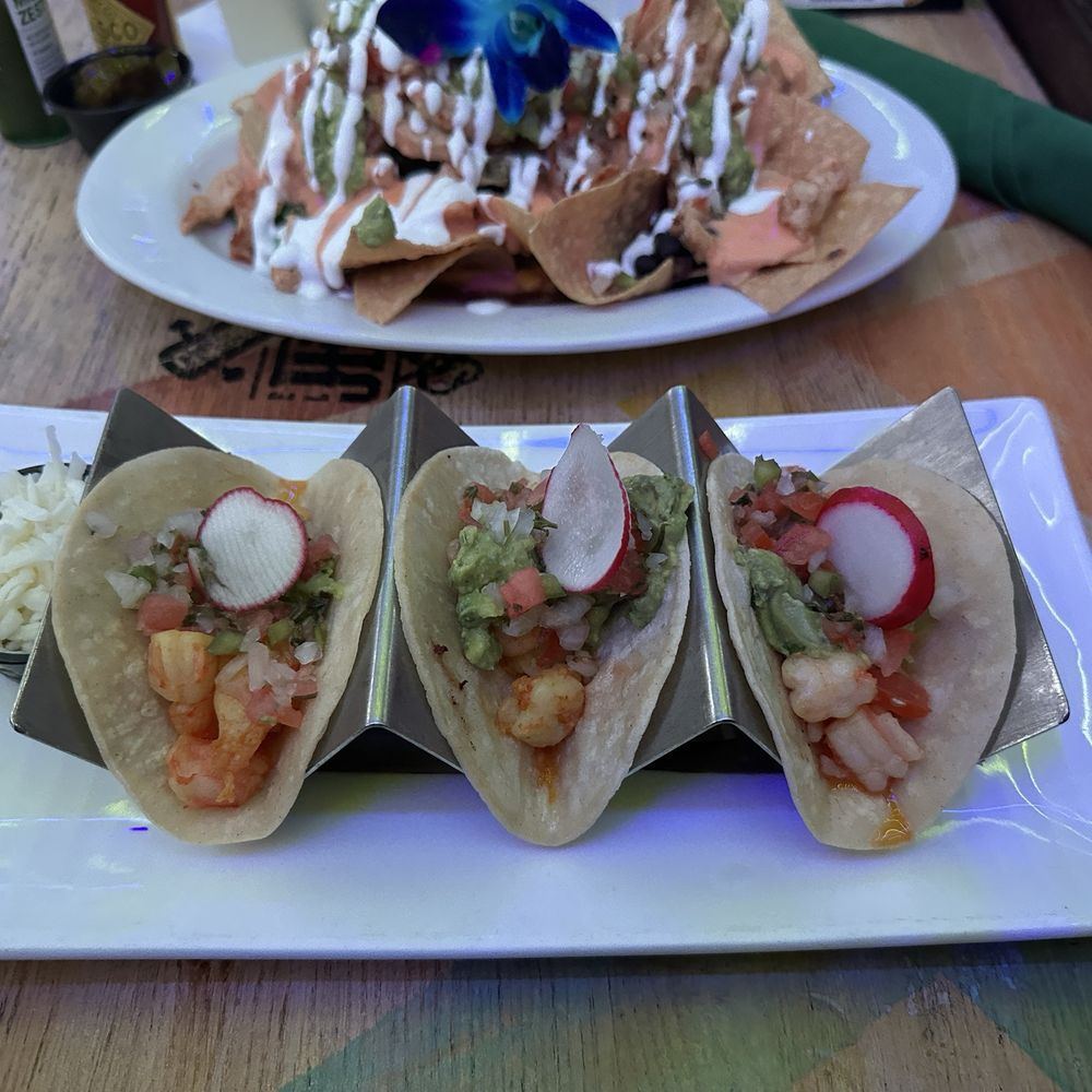 Tacos and nachos at El Jefe